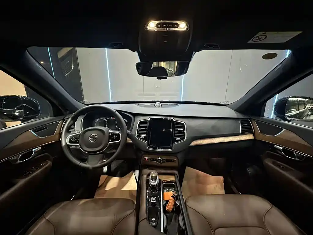 Volvo XC90 — миниатюра 9