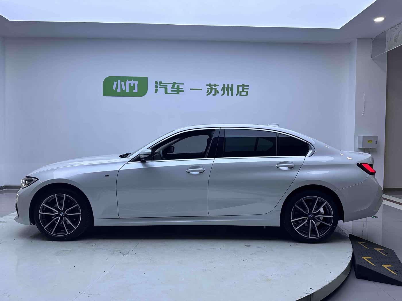 BMW 3 Series 2.0 л 2022 г. Белый, пробег 26100 км