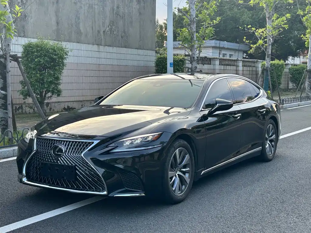 Lexus LS