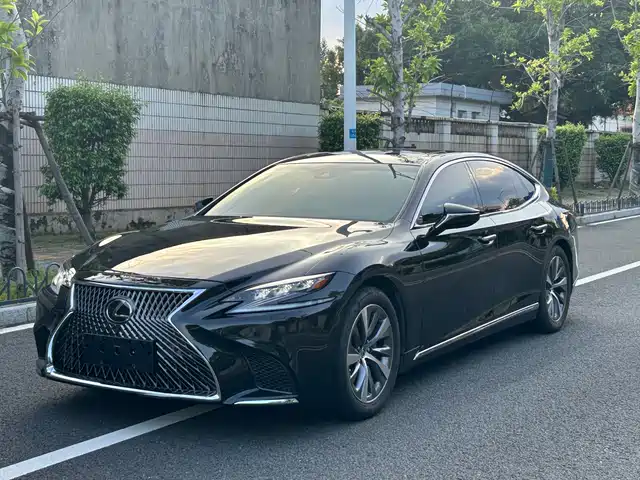 Lexus LS