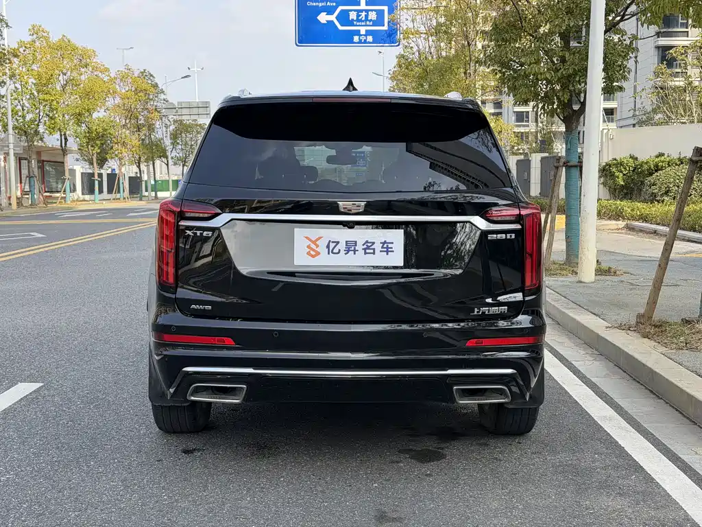 CADILLAC XT6