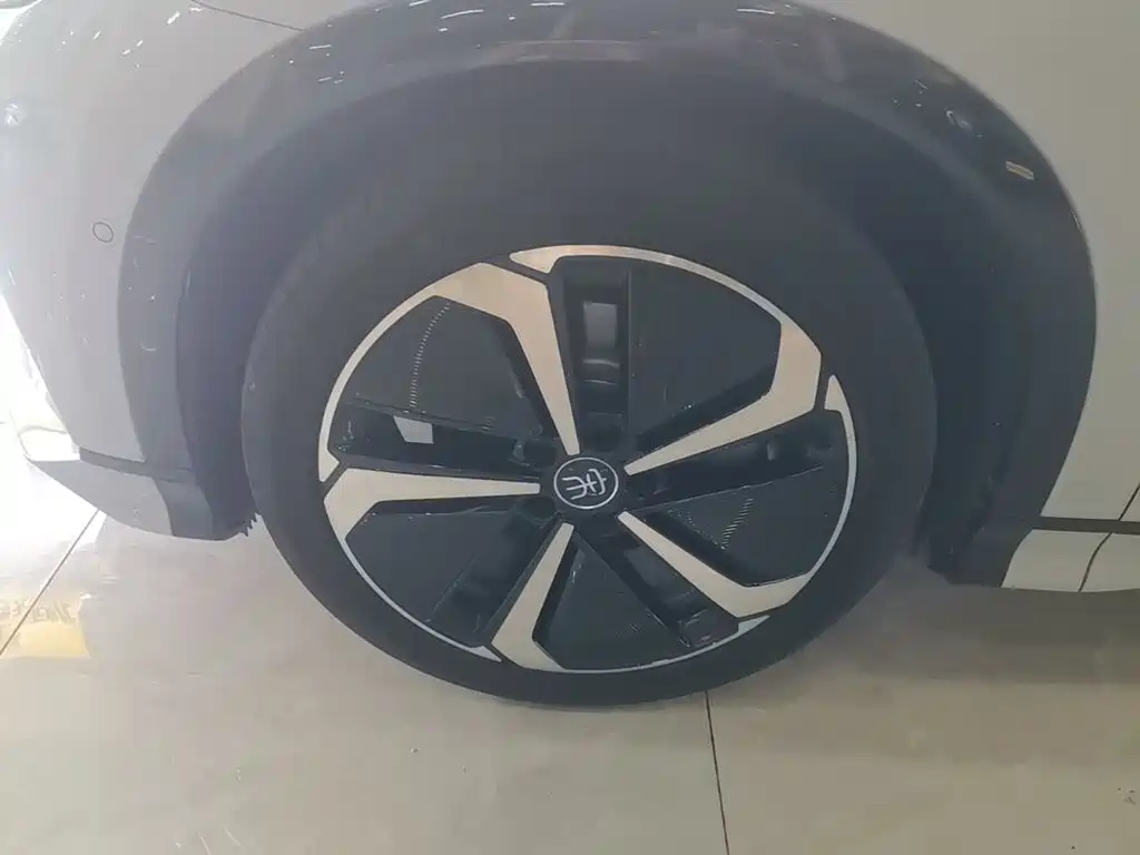 BYD L EV — миниатюра 23