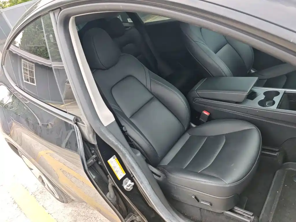Tesla Model Y — миниатюра 25