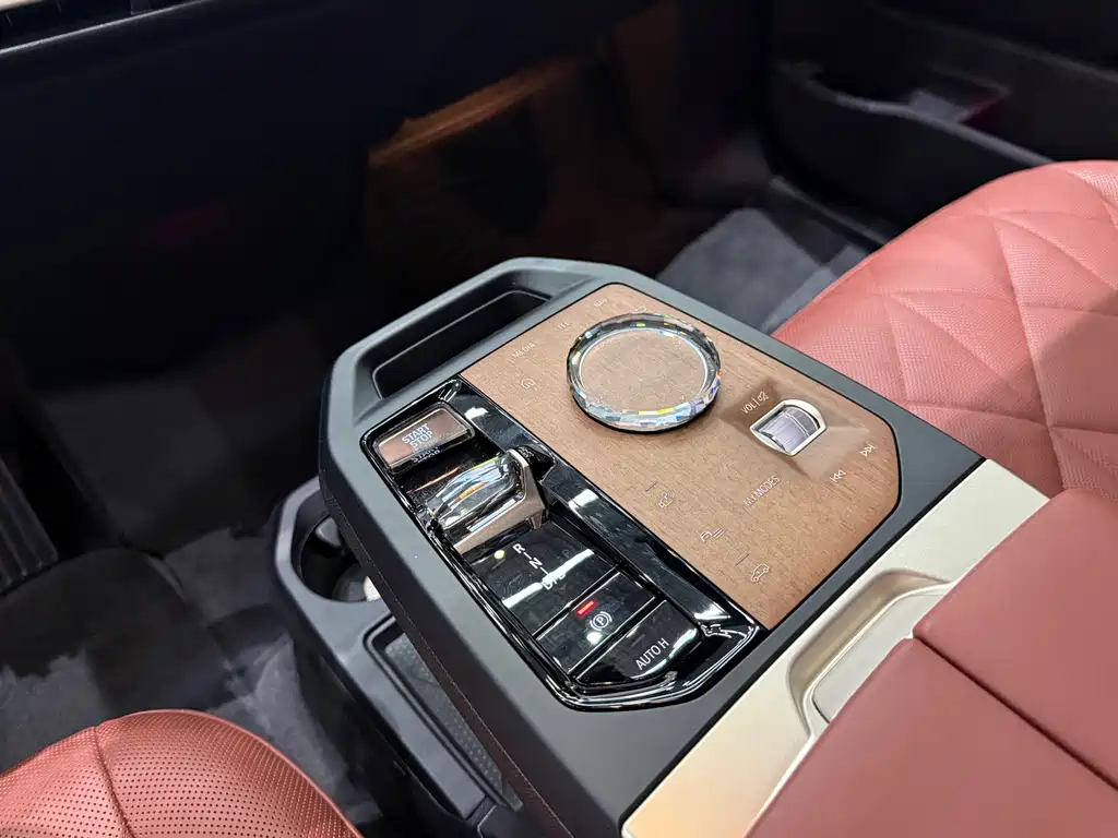 BMW BMW iX M60 — миниатюра 15