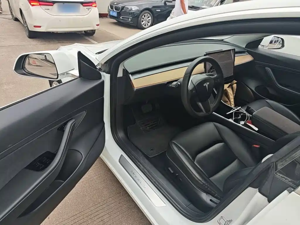 Tesla Model 3 — миниатюра 16