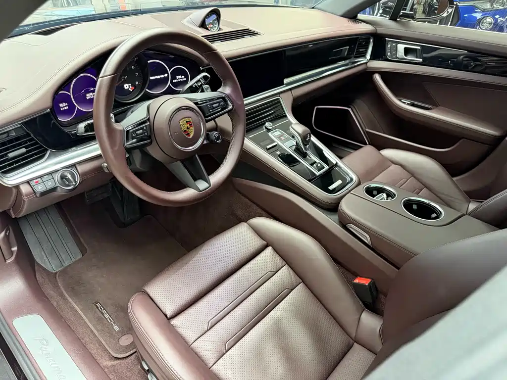PORSCHE PANAMERA
