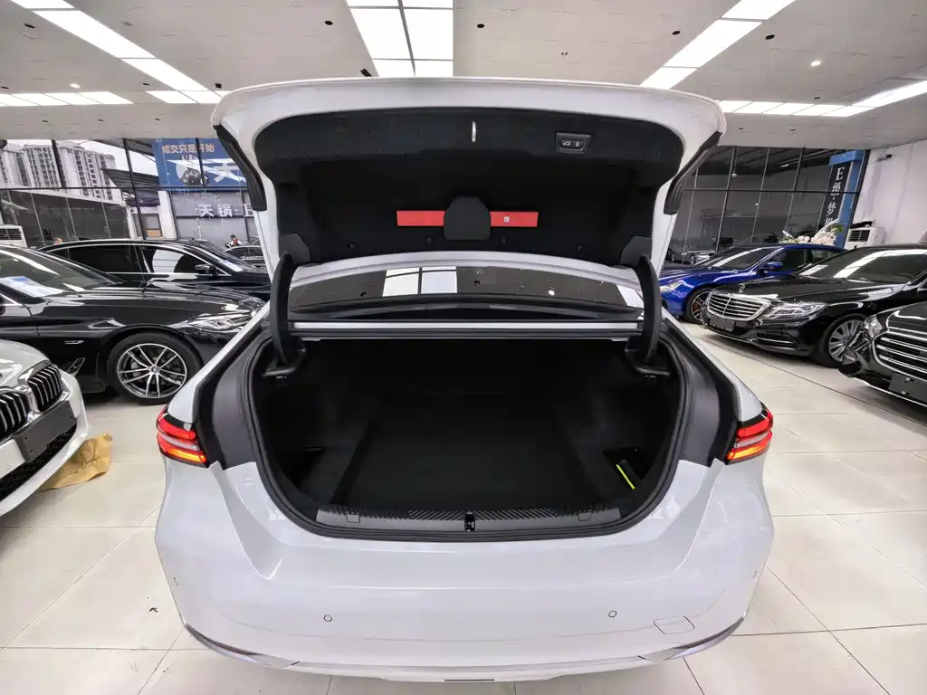 BMW 5 Series — миниатюра 21