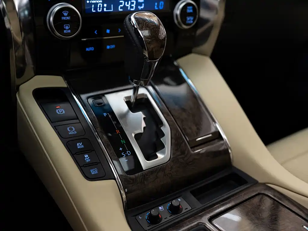 Toyota Vellfire — миниатюра 7