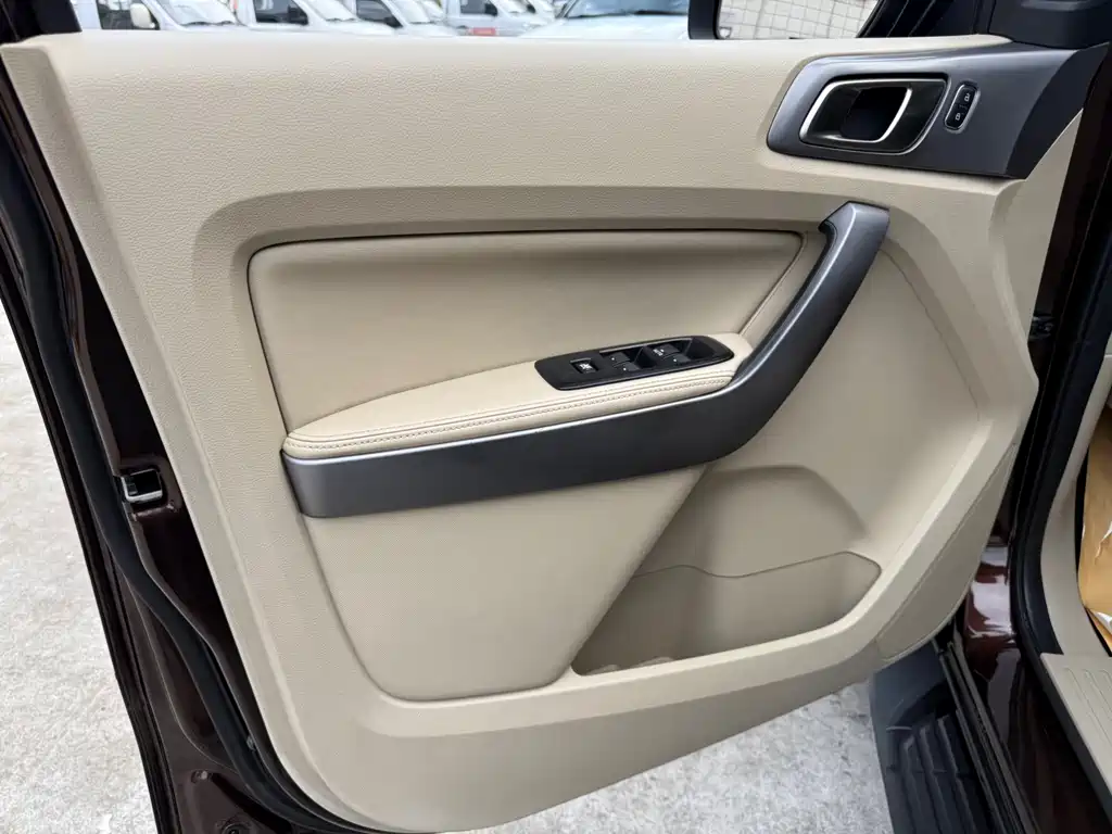 Ford Everest — миниатюра 5