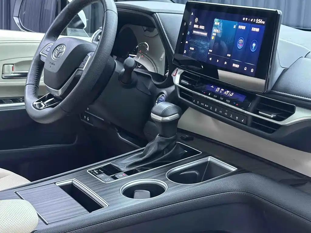 Toyota Granvia — миниатюра 4