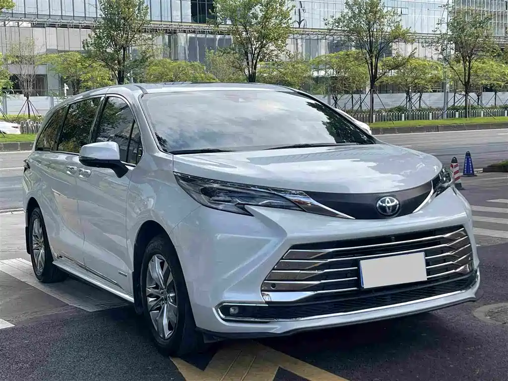 Toyota Sienna — миниатюра 3