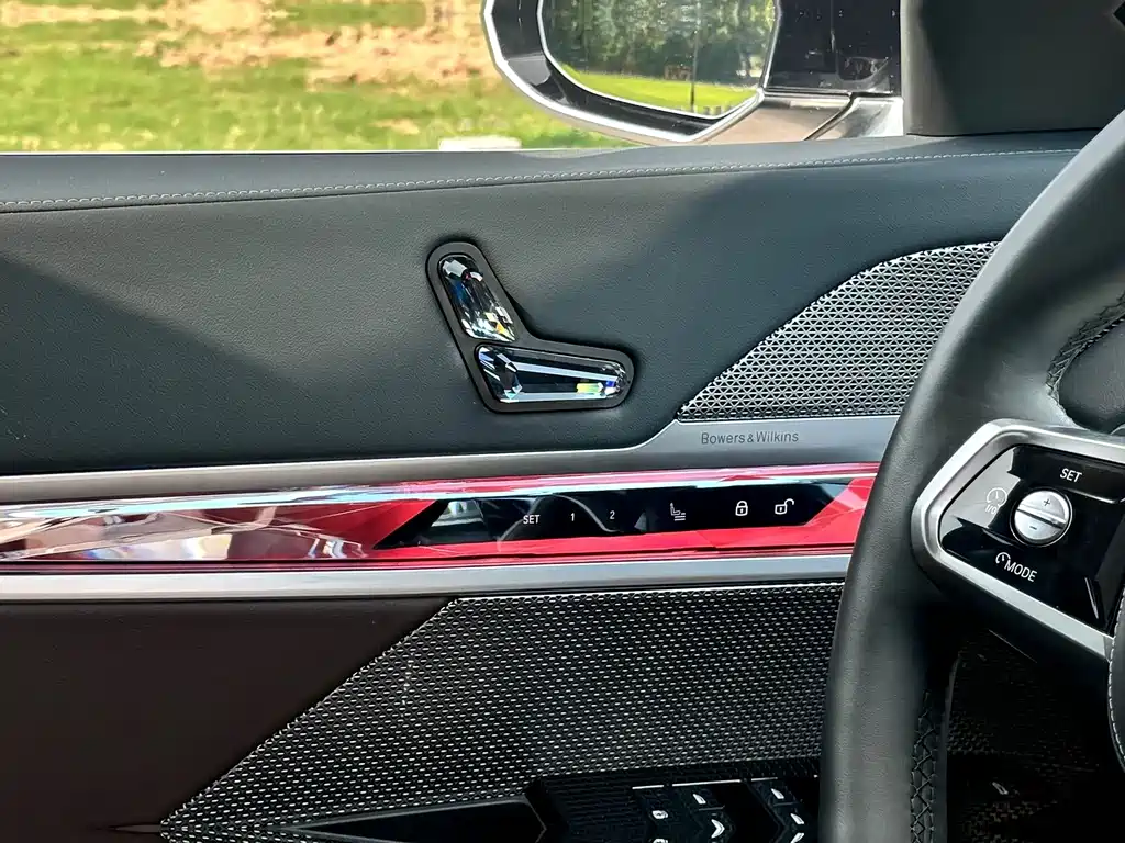 BMW 7 Series — миниатюра 17