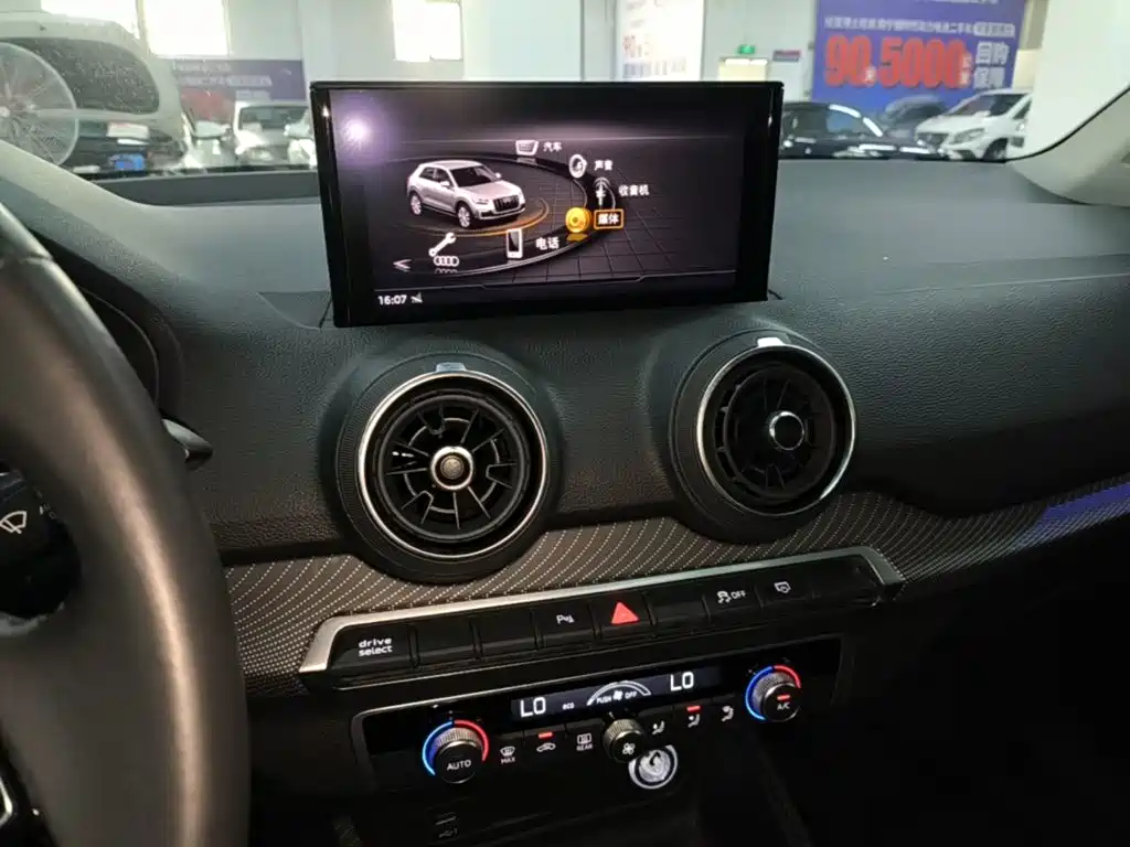 Audi Q2L e-tron — миниатюра 13
