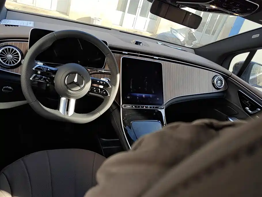 MERCEDES-BENZ EQE SUV