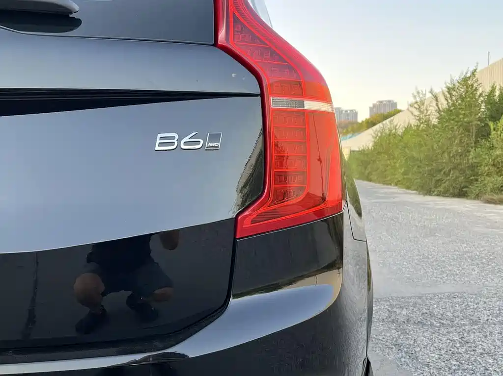 Volvo XC90 — миниатюра 12