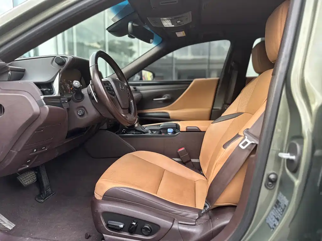 Lexus ES 2020 200