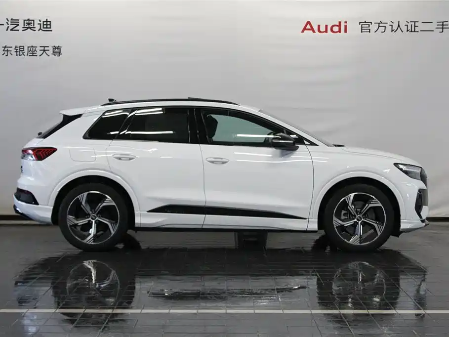 AUDI Q4 E TRON
