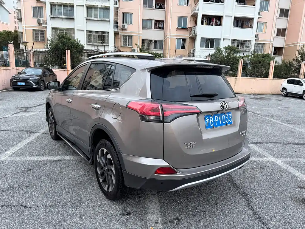 Toyota RAV4 — миниатюра 7