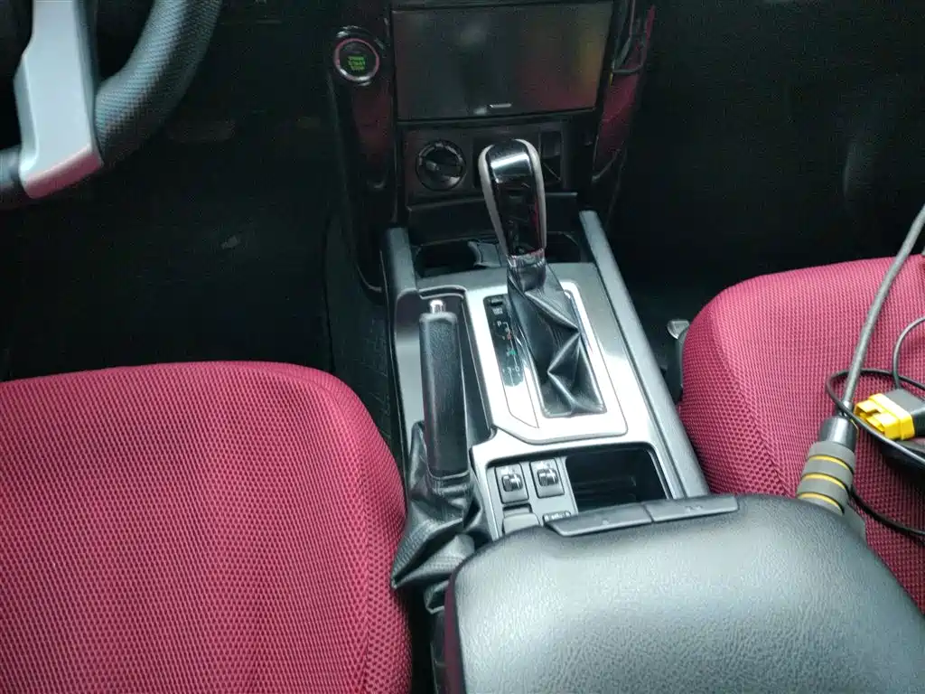 Toyota Land Cruiser Prado 2015 2.7L AT Standard