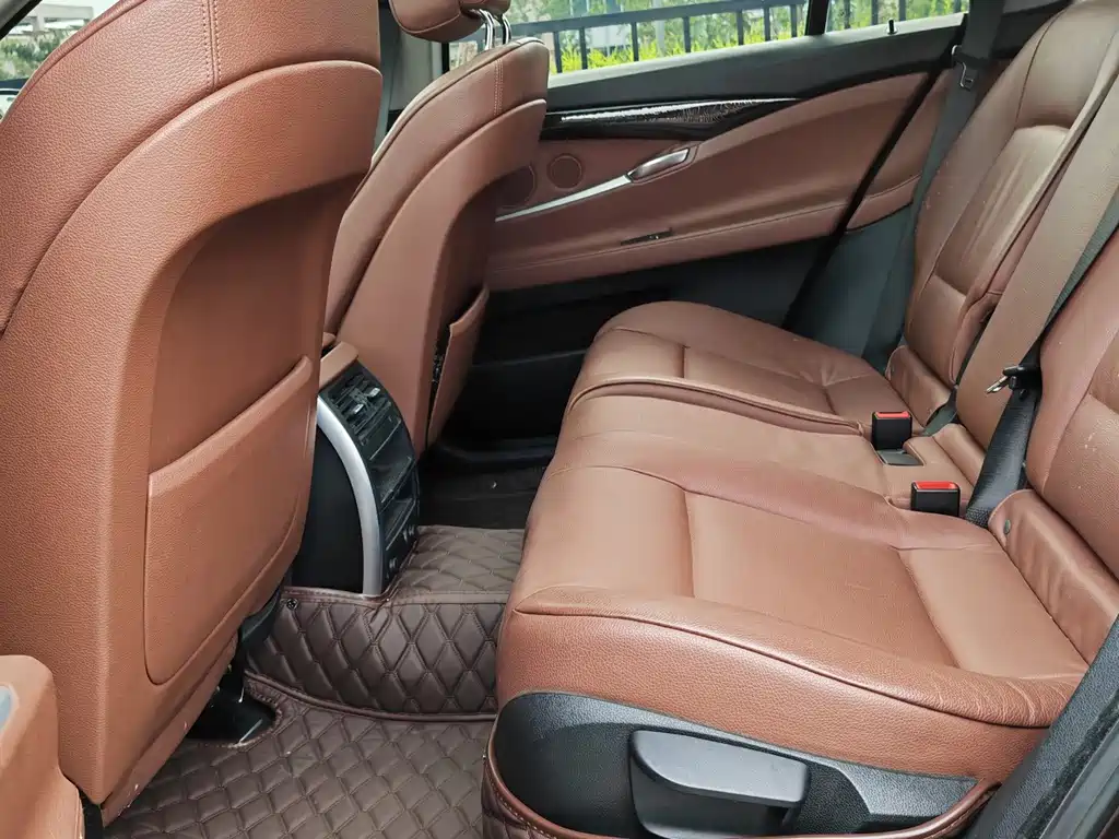 BMW 5 Series GT — миниатюра 6