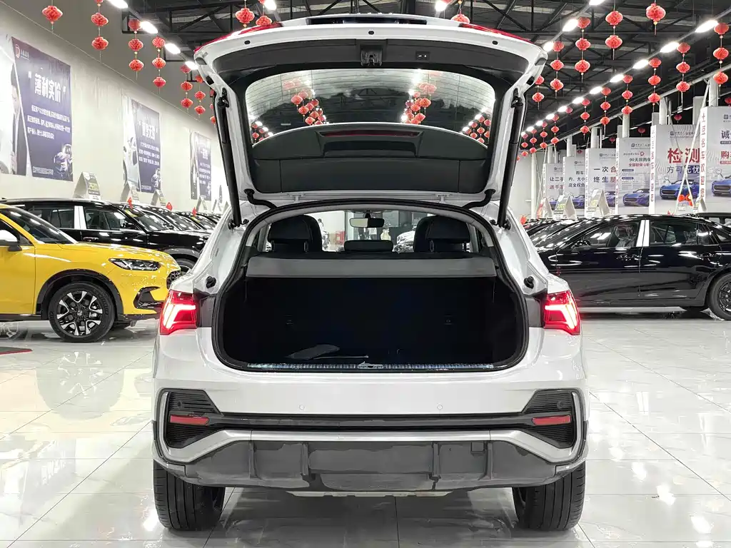 Audi Q3 Sportback - фото 20