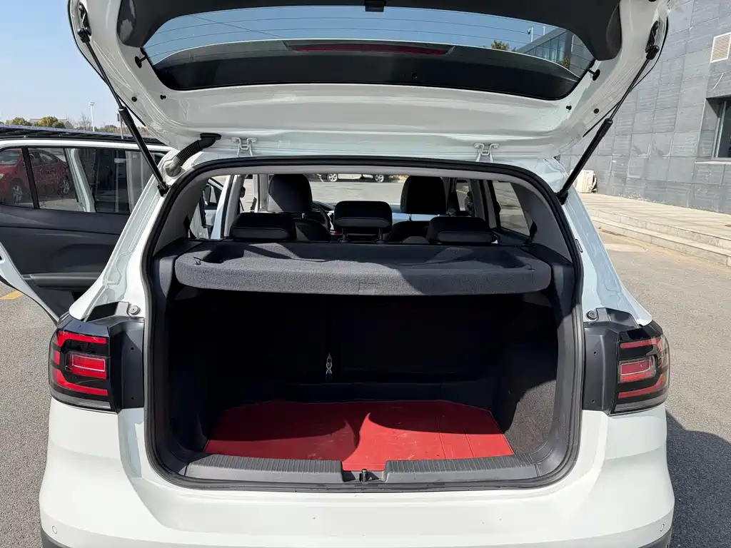 VOLKSWAGEN EXPLORING THE SHADOW