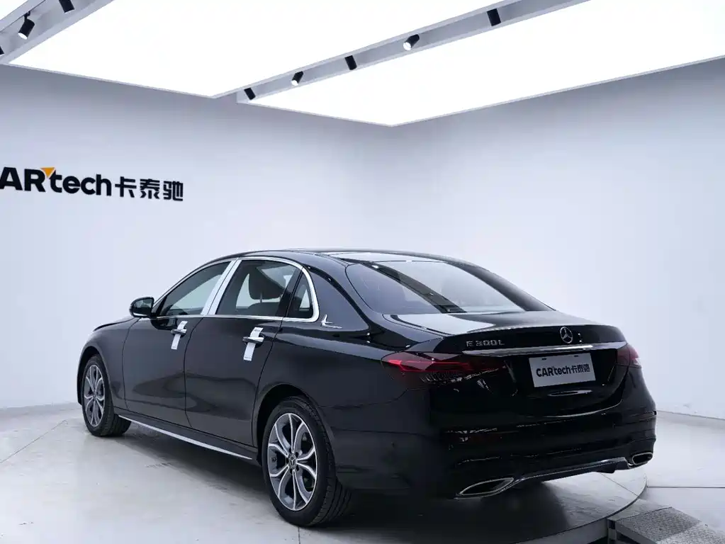 Mercedes-Benz E-Class — миниатюра 10