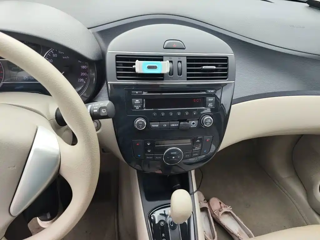 Nissan Tiida — миниатюра 9