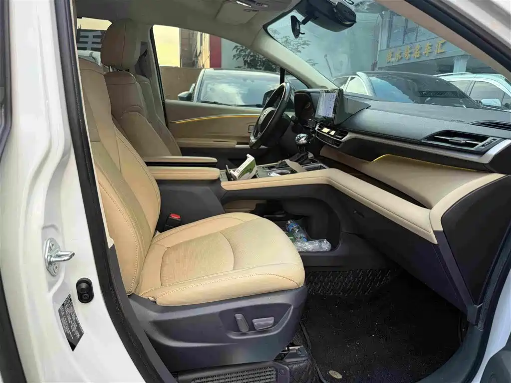 Toyota Sienna — миниатюра 4
