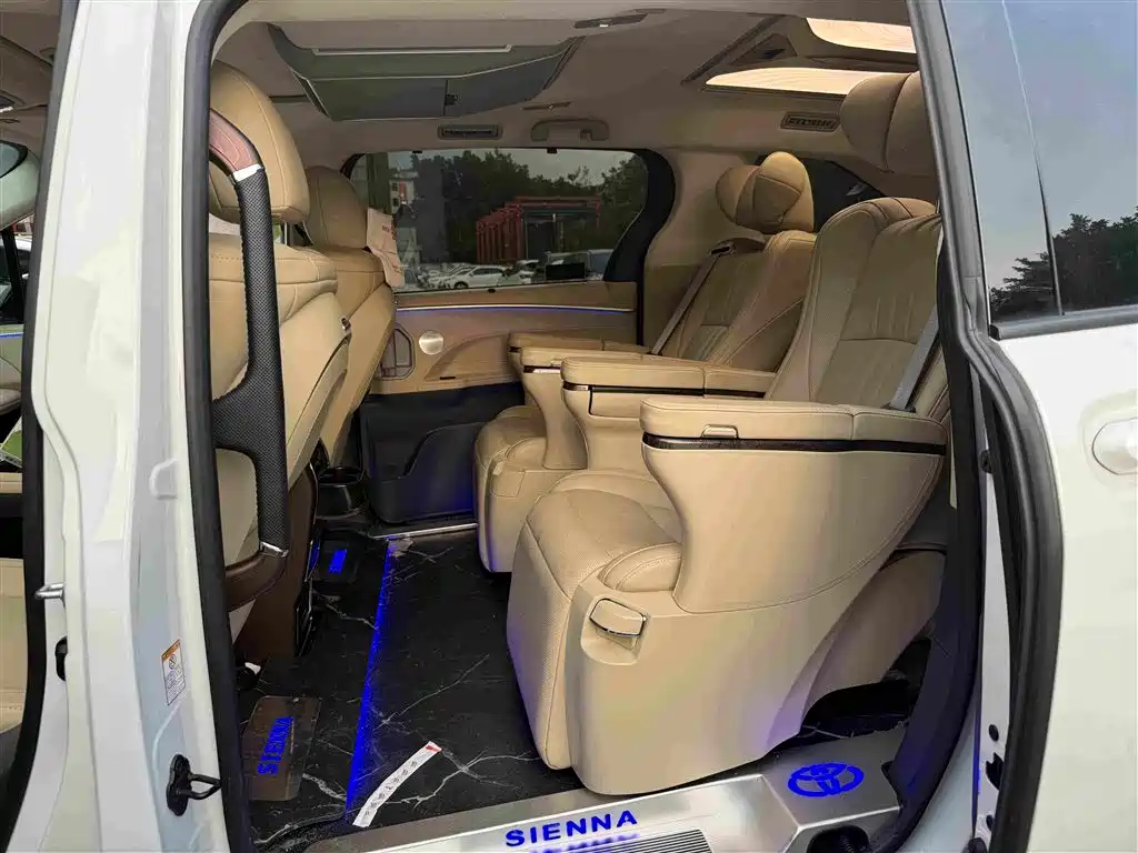 Toyota Sienna — миниатюра 11