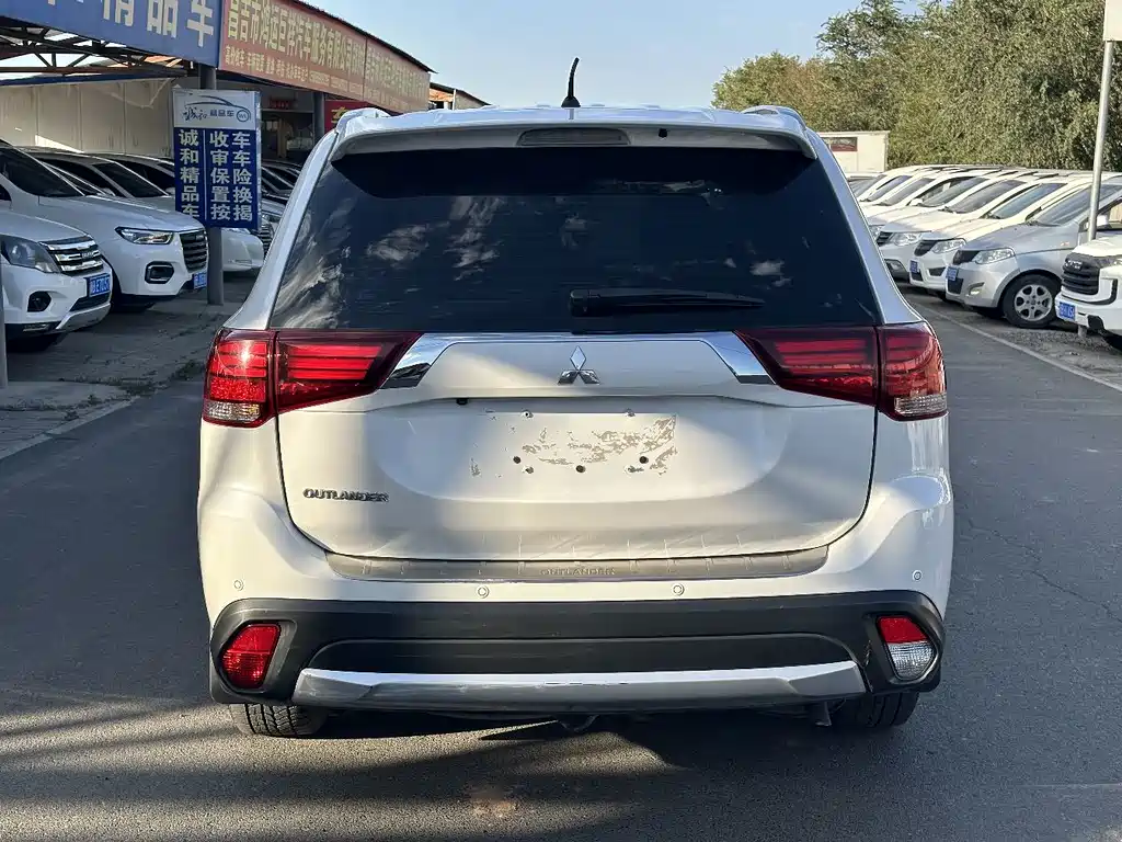Mitsubishi Outlander (Import) — миниатюра 8