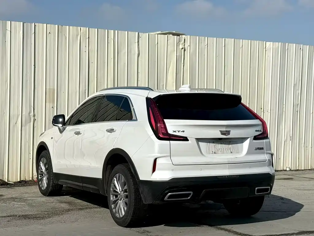 CADILLAC XT4