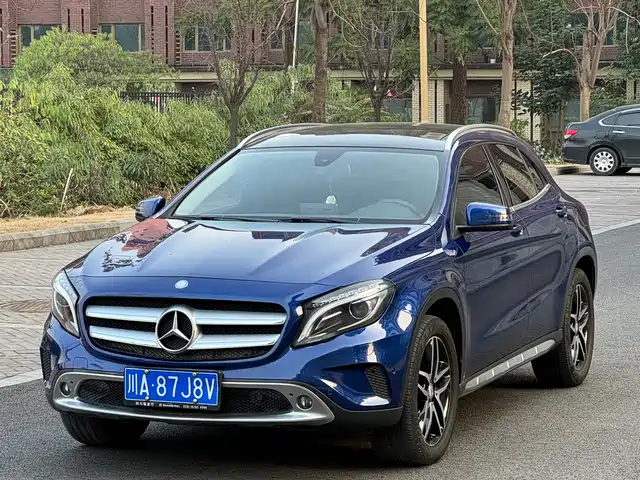 MERCEDES-BENZ GLA