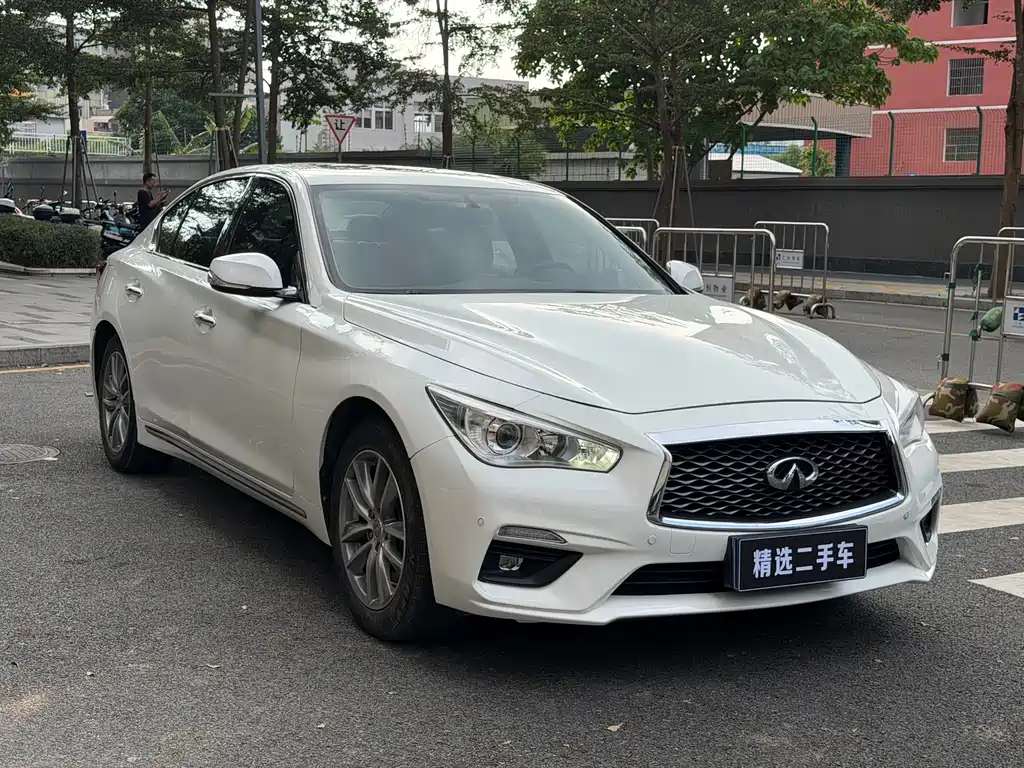INFINITI Q50L