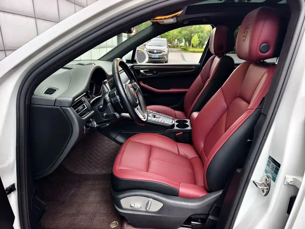 Porsche Macan — миниатюра 10