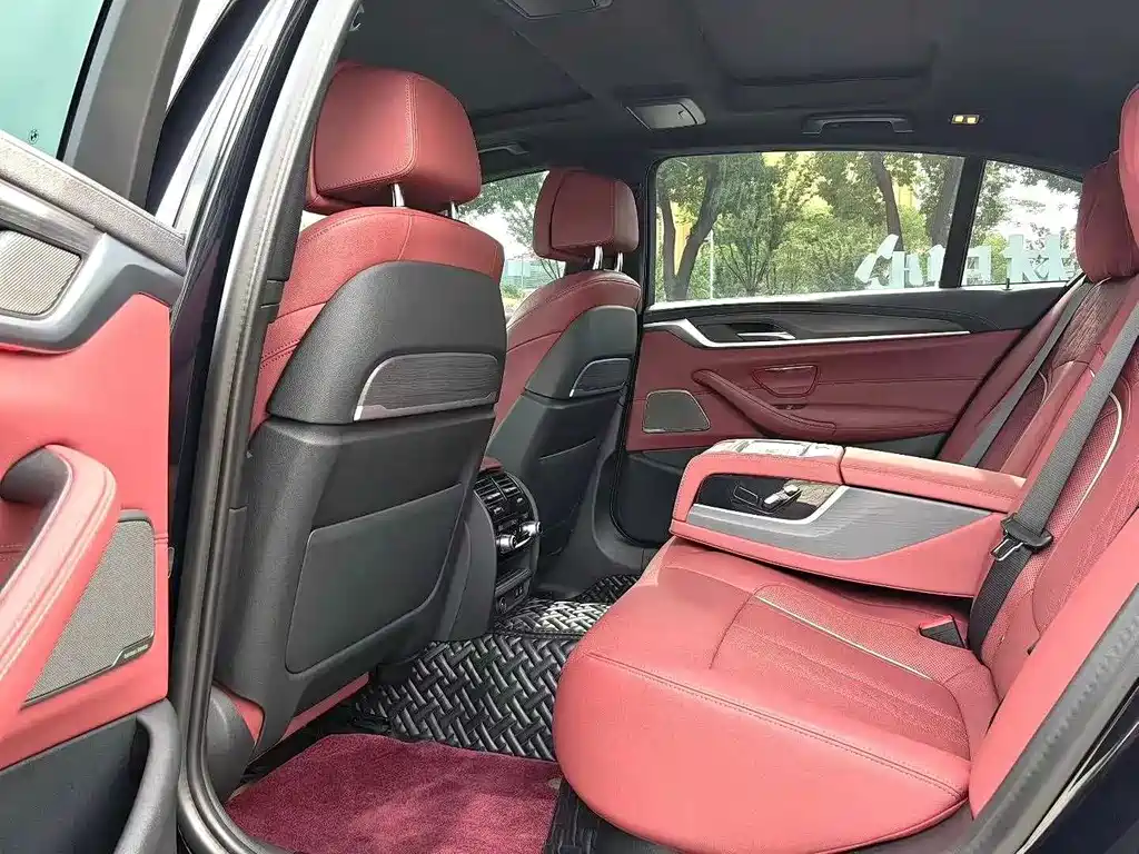BMW 5 Series — миниатюра 8