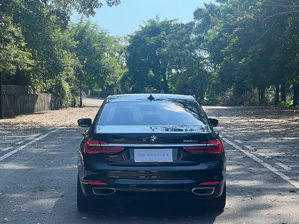 BMW 7 Series — миниатюра 4