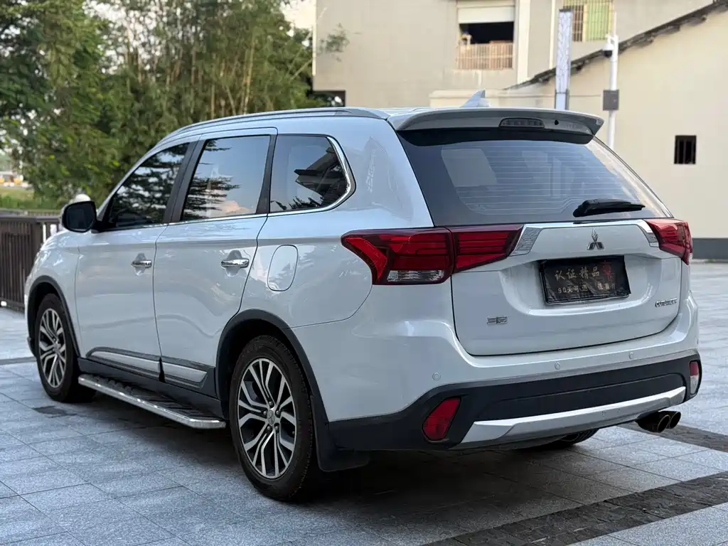 MITSUBISHI OUTLANDER