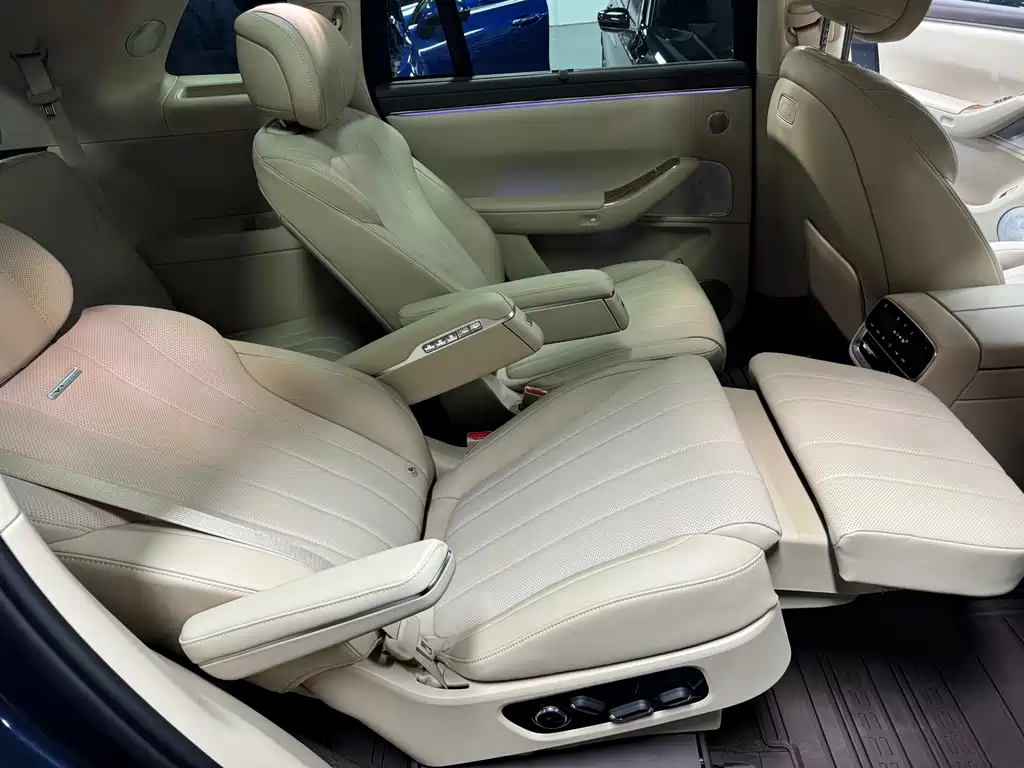 AITO ASK THE WORLD M7