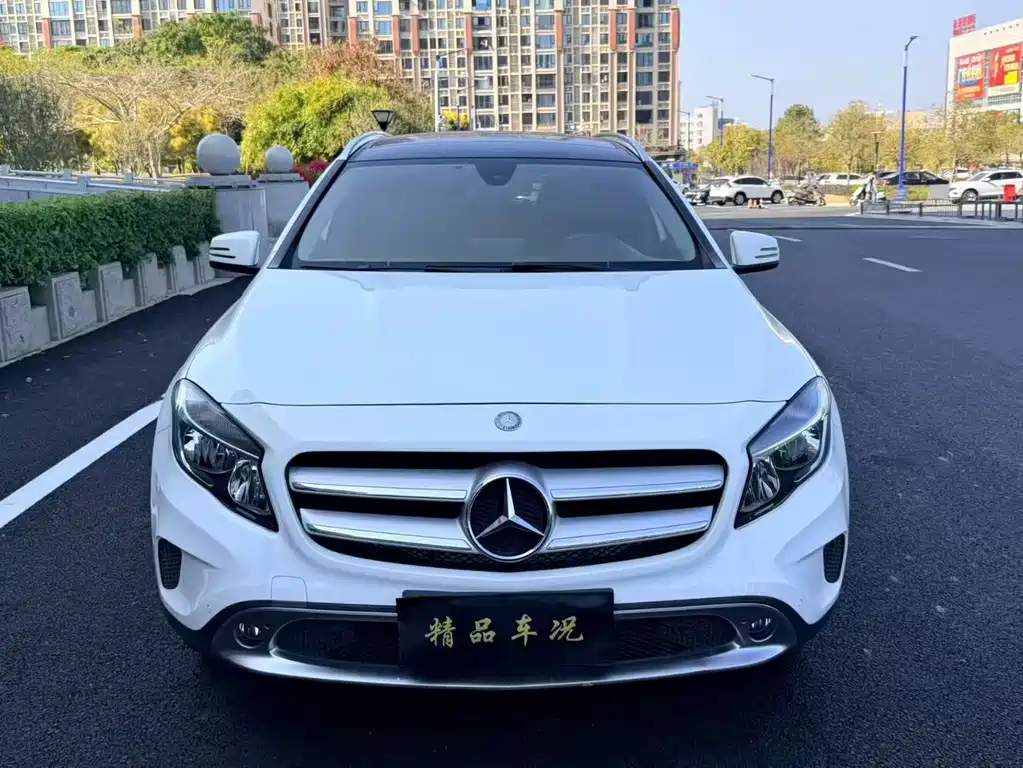 MERCEDES-BENZ GLA