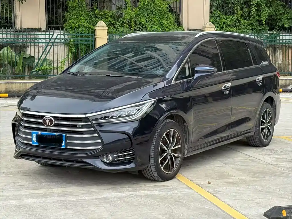 BYD MAX