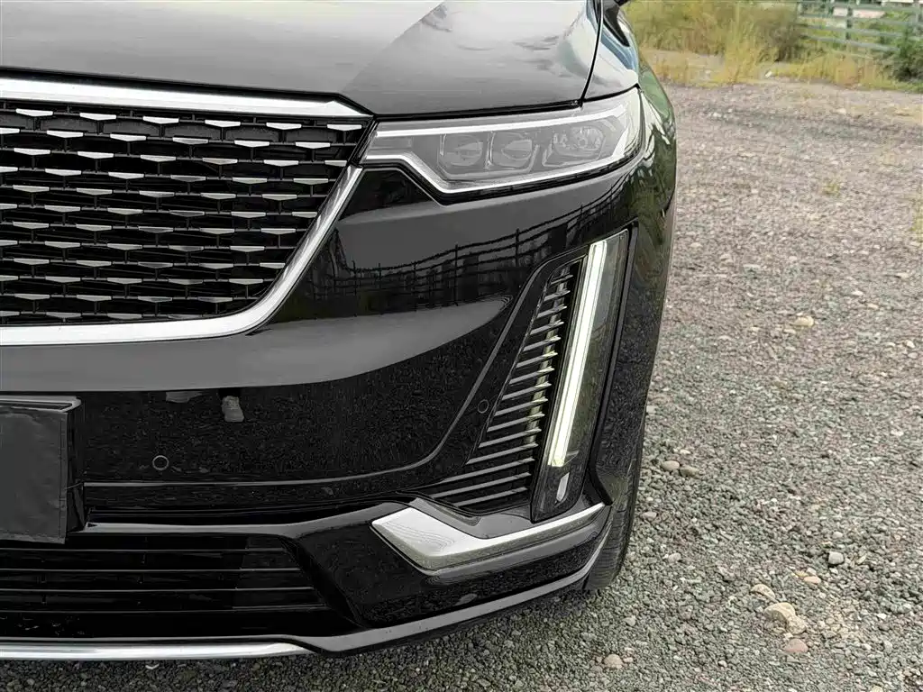 Cadillac XT6 — миниатюра 13