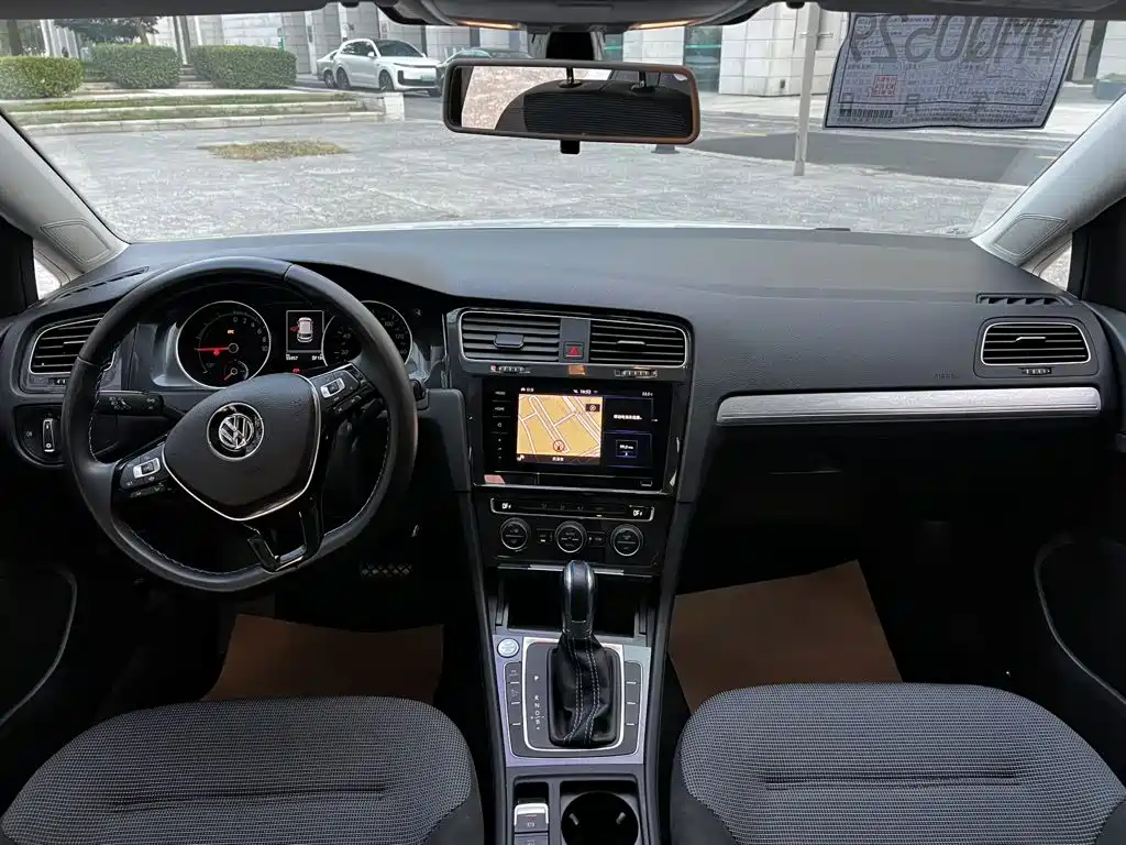 Volkswagen Golf EV — миниатюра 8