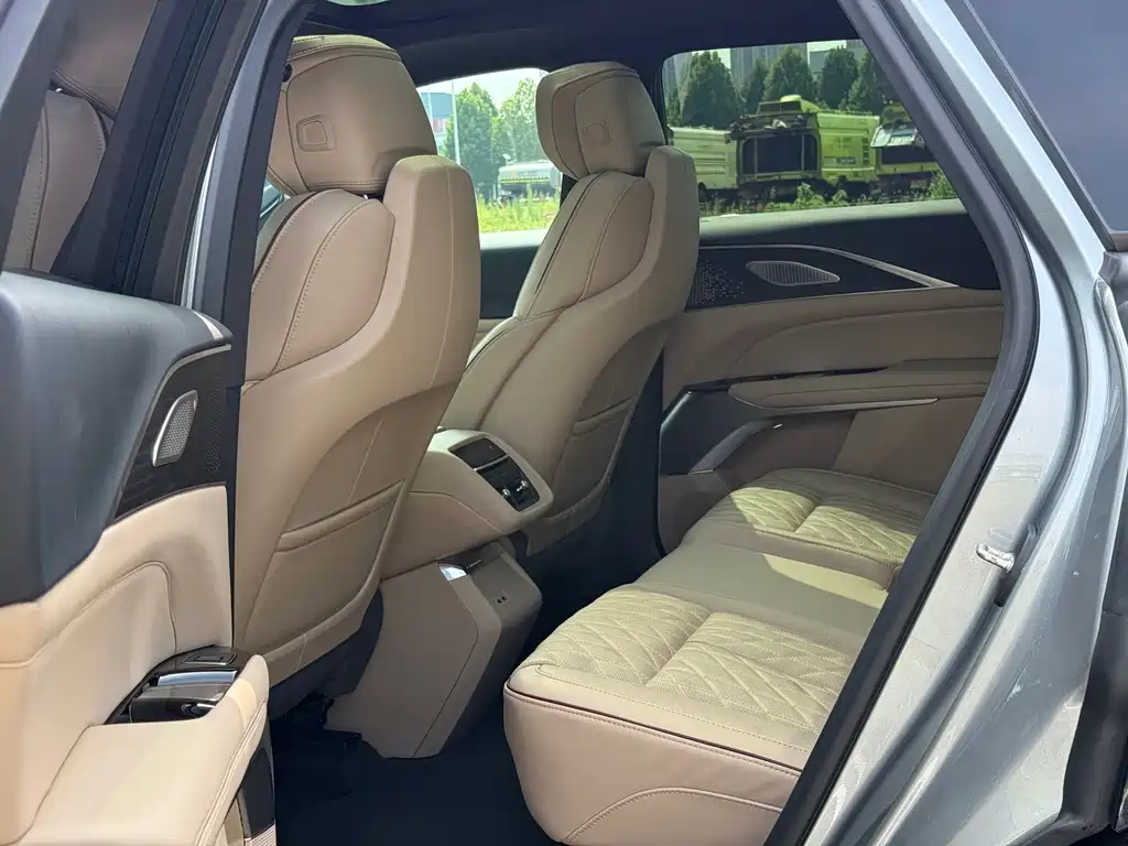 Cadillac Lyriq — миниатюра 6