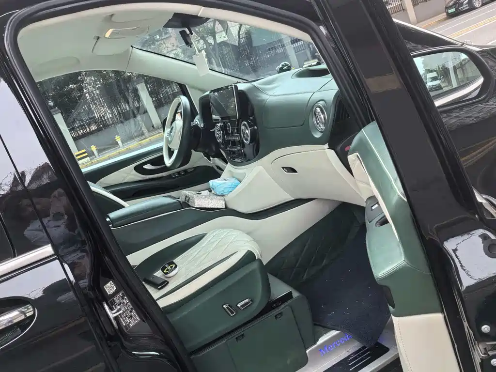 Mercedes-Benz Vito 2021 2.0T Elite 7 мест