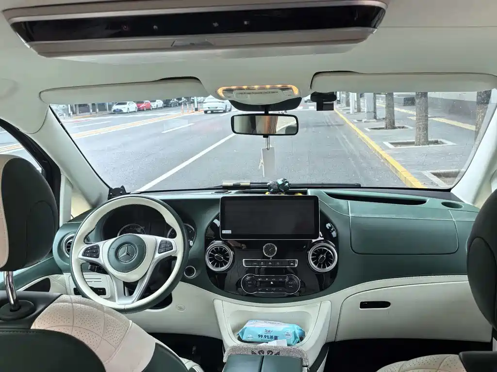 Mercedes-Benz Vito 2021 2.0T Elite 7 мест