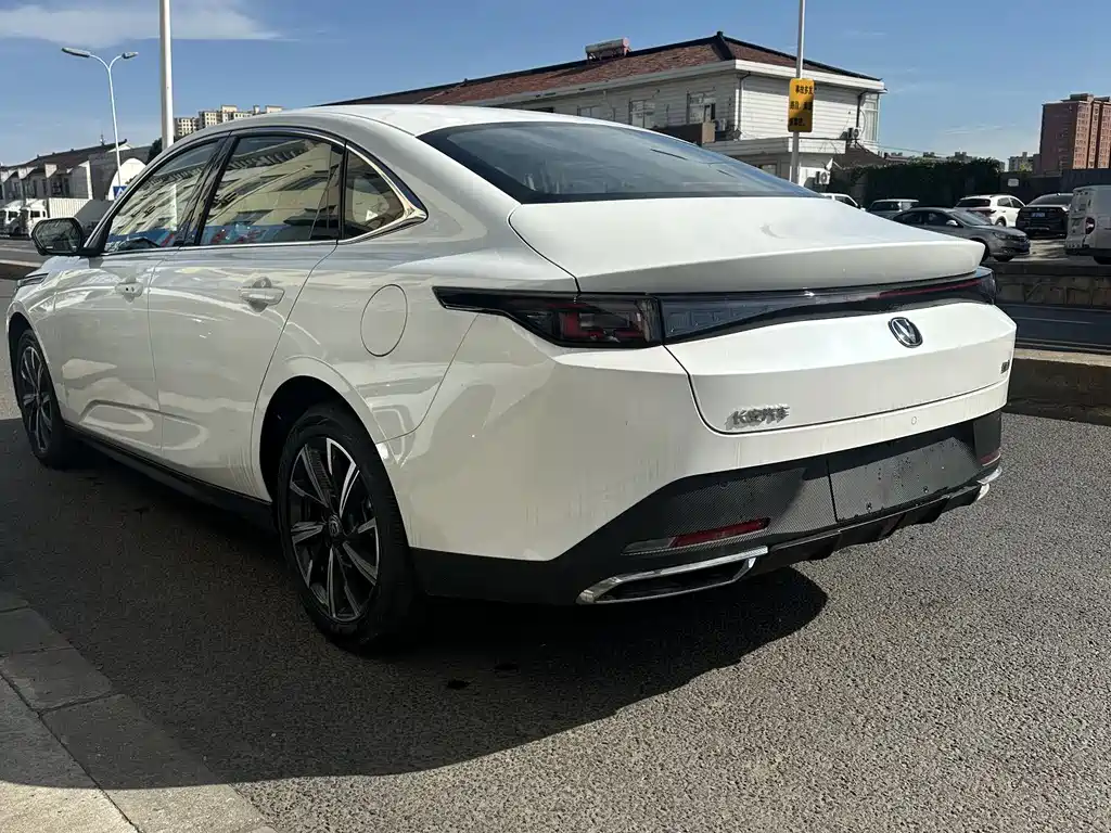 Changan Eado 2025 1.5T 500Bar Luxury