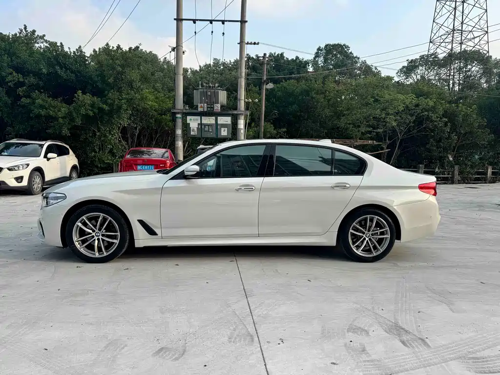 BMW 5 Series — миниатюра 6