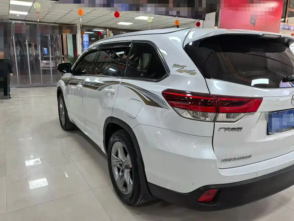TOYOTA HIGHLANDER