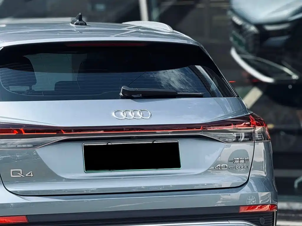 AUDI Q4 E TRON